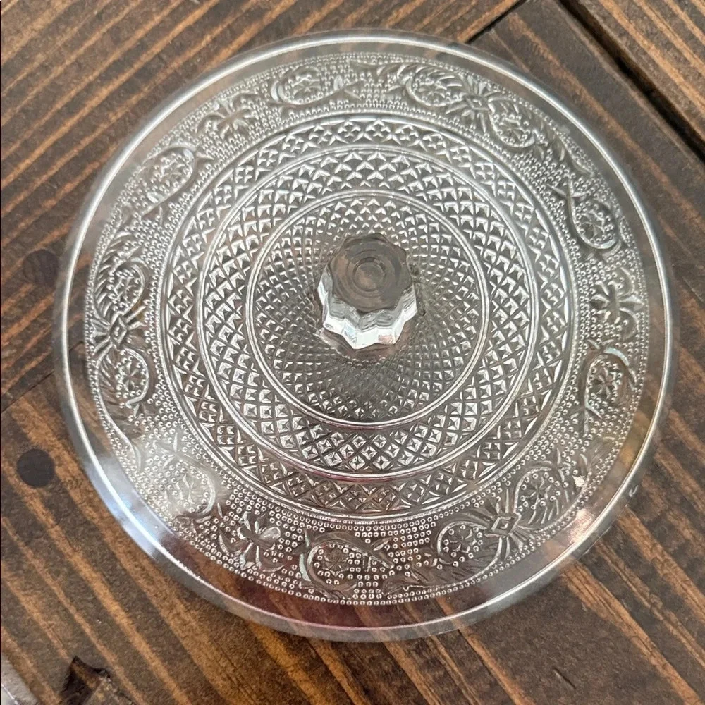 Elegant Clear Glass Decorative Bowl with Lid